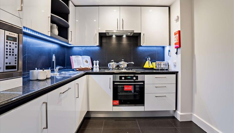 2 bed property in Westferry Circus, London